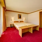 Excelsior Hotel 3*